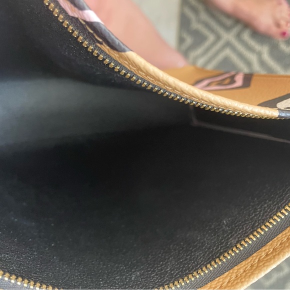 Louis Vuitton Toiletry 26 Pochette Wild at Heart, NWT - Picture 5 of 9